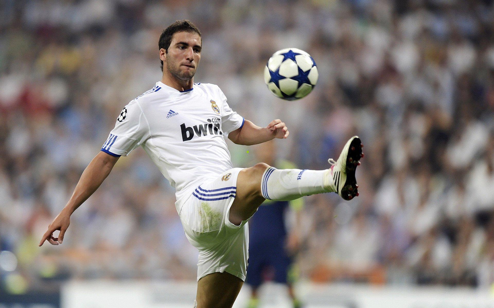 克洛普荣膺2025年瓦尔特-比斯曼奖，踢球者盛赞其足球传奇